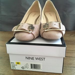 Nine West Low Heel Suede Pumps EUC - size 9.5